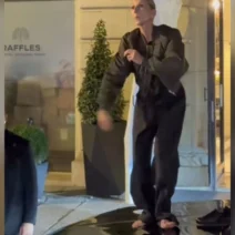 Σελίν Ντιόν: Χόρεψε ξυπόλυτη πάνω σε καπό αυτοκινήτου - ΒΙΝΤΕΟ 1 Σελίν Ντιόν: Χόρεψε ξυπόλυτη πάνω σε καπό αυτοκινήτου - ΒΙΝΤΕΟ
