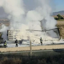 Φωτιά σε ρυμουλκούμενο φορτηγού στην Εγνατία Οδό ΒΙΝΤΕΟ 2 Φωτιά σε φορτηγό στην οδό Βίντεο, Ελλάδα