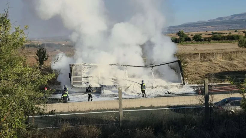 Φωτιά σε ρυμουλκούμενο φορτηγού στην Εγνατία Οδό ΒΙΝΤΕΟ 4 Φωτιά σε φορτηγό στην οδό Βίντεο, Ελλάδα