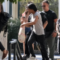 Νεκρό βρέφος στην Κυψέλη: Στον ανακριτή οι τρεις συλληφθέντες ΦΩΤΟ