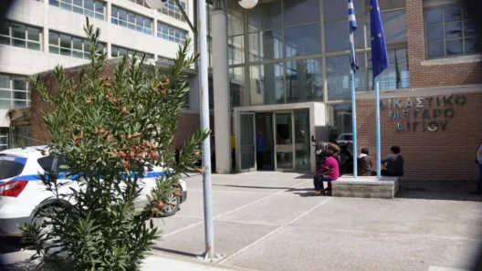 Δικαστήριο στην Αίγιο μετά την καταδικάστική απόφαση για ενδοοικο…