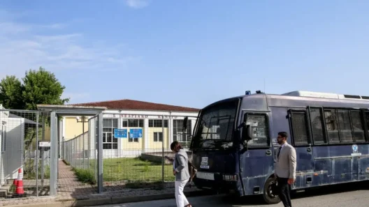 Τέμπη: Συνεχίζονται οι καταθέσεις συγγενών θυμάτων και η απόφαση για το κινητό του Σταθμάρχη 13 Πυρκαγιά στην Τέμπη με συγκέντρωση θυμάτων και απόφαση για το κίνη…