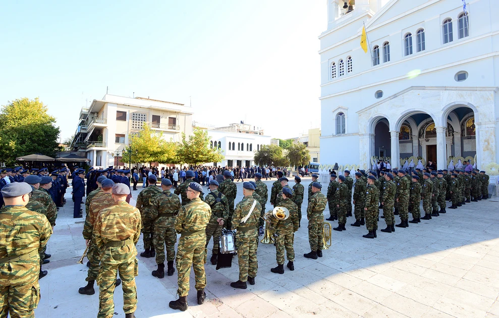 Πύργος: «Σπαραγμός» στην κηδεία του Γιάννη Μπλέσια, ιπτάμενο του Phantom ΦΩΤΟ