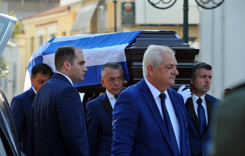 Πύργος: «Σπαραγμός» στην κηδεία του Γιάννη Μπλέσια, ιπτάμενο του Phantom ΦΩΤΟ