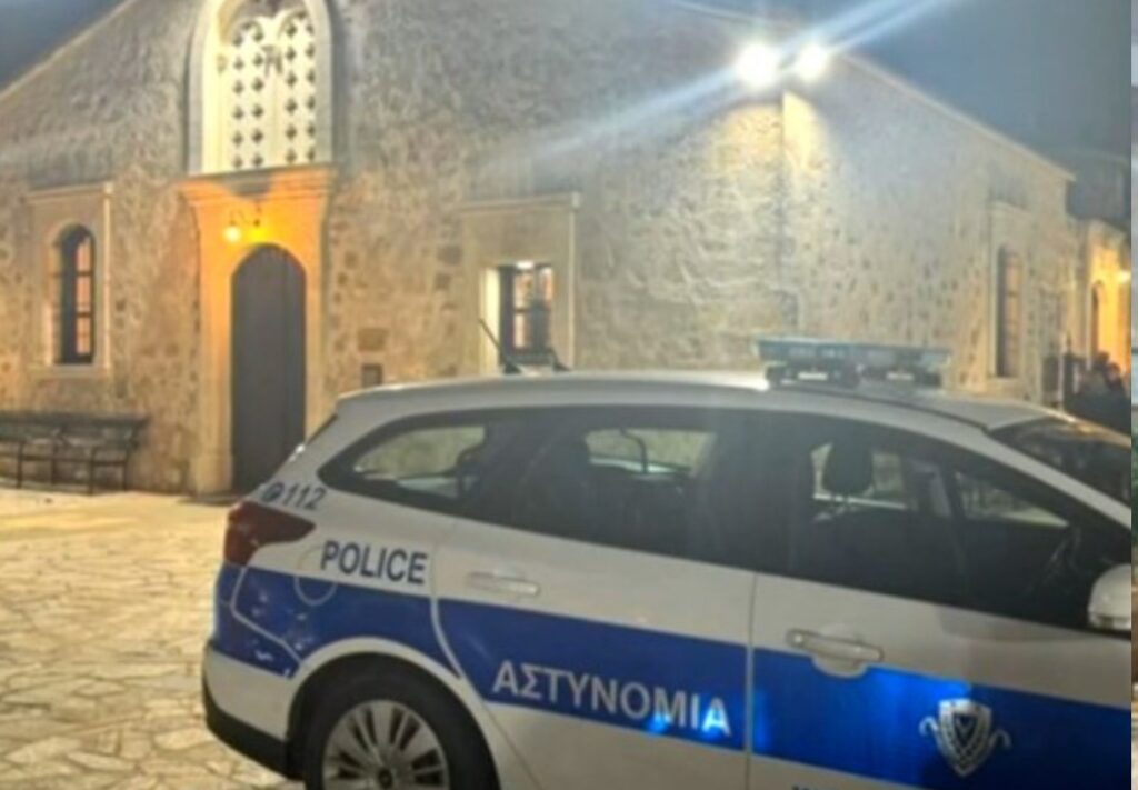 Τσουκαλέικα: Συνελήφθη γιατί προσποιήθηκε αστυνομικό σε εκκλησία