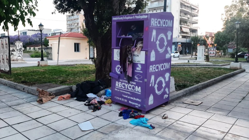 Πάτρα: Πάνω από 300 τόνοι ρούχων και υποδημάτων στους μοβ κάδους για ανακύκλωση ΦΩΤΟ