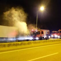 Πατρών-Αθηνών: Συναγερμός για φωτιά σε εν κινήσει νταλίκα επί της Εθνικής οδού 1 Πατρών-Αθηνών: Συναγερμός για φωτιά σε εν κινήσει νταλίκα επί της Εθνικής οδού
