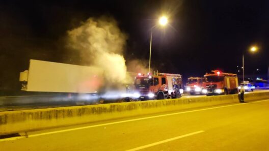 Πατρών-Αθηνών: Συναγερμός για φωτιά σε εν κινήσει νταλίκα επί της Εθνικής οδού 12 Πατρών-Αθηνών: Συναγερμός για φωτιά σε εν κινήσει νταλίκα επί της Εθνικής οδού