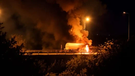 Φωτιά σε βυτιοφόρο με υγραέριο στην Οδός Ιωνία