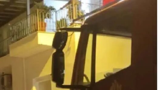 Ξυλόκαστρο: Φωτιά σε διαμέρισμα με ένοικους στο νοσοκομείο 13 Φωτιά σε διαμέρισμα στο Ξυλόκαστρο με πυκνό καπνό