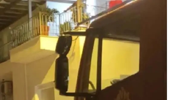 Φωτιά σε διαμέρισμα στο Ξυλόκαστρο με πυκνό καπνό