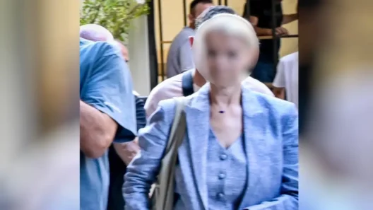 Κολωνάκι: Η γιατρός του Μαζωνάκη διέγνωσε καρκίνο και μικρόβια στο αίμα σε ζευγάρι υγιές 12 Κολωνάκι: Η γιατρός του Μαζωνάκη διέγνωσε καρκίνο και μικρόβια στο αίμα σε ζευγάρι υγιές