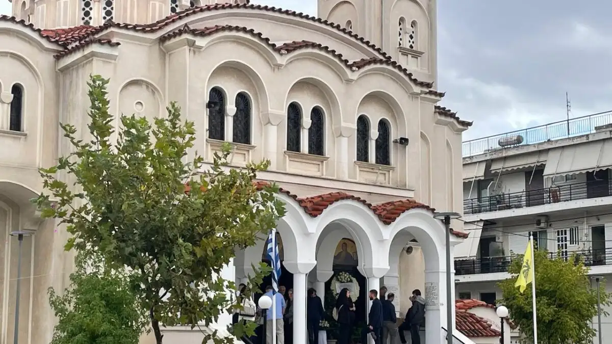 Ηγουμενίτσα: Θλίψη στη κηδεία της Πηνελόπης που δολοφονήθηκε από τον πρώην σύντροφό της ΦΩΤΟ ΒΙΝΤΕΟ 5 Ηγουμενίτσα: Θλίψη στη κηδεία της Πηνελόπης που δολοφονήθηκε από τον πρώην σύντροφό της ΦΩΤΟ ΒΙΝΤΕΟ