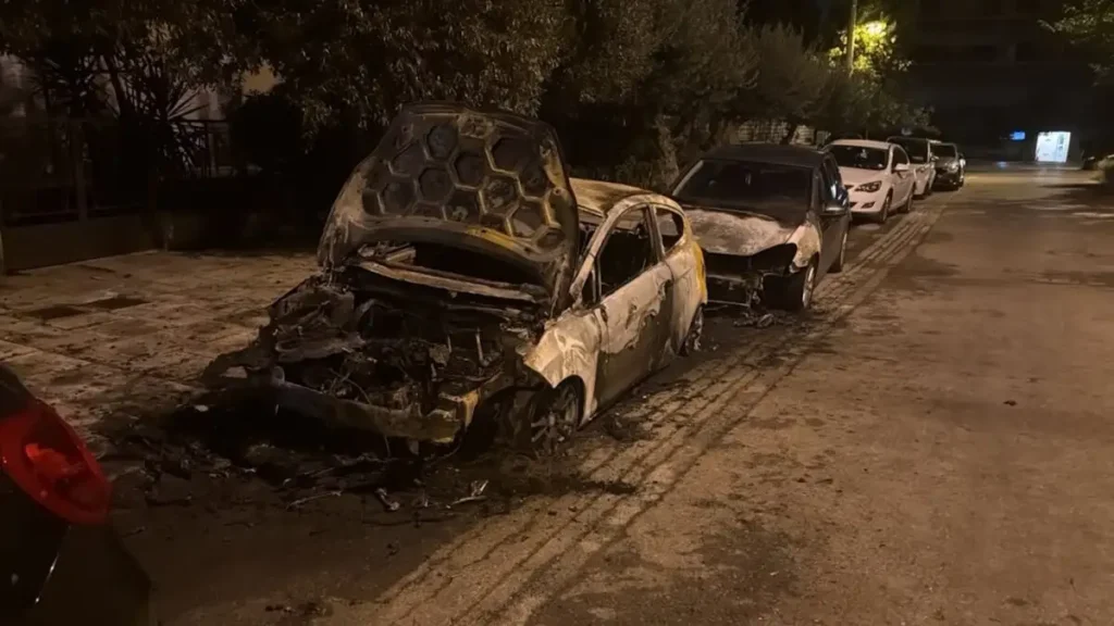 Φωτογραφία από το Ηλιούπολη με φώτα και αυτοκίνητα