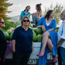 Η Θεατρική Έκφραση Αιγίου παρουσιάζει την κωμωδία «Κανόνια και Τρομπέτες» ΦΩΤΟ