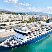 Πανόραμα λιμάνι Πάτρας με υποδομές και πλοία κρουαζιέρας