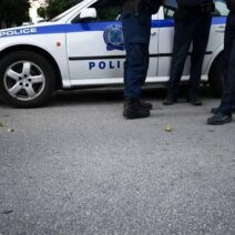 Πάτρα: Χτύπησε πεζό τον λήστεψε και τον τσάκωσαν Αστυνομικοί