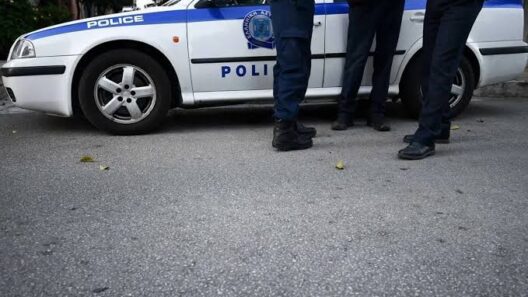 Πάτρα: Χτύπησε πεζό τον λήστεψε και τον τσάκωσαν Αστυνομικοί 12 Πάτρα: Χτύπησε πεζό τον λήστεψε και τον τσάκωσαν Αστυνομικοί