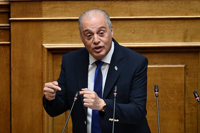 Πάτρα: Ο υπουργός Ναυτιλίας Βασίλης Κικίλιας για το Υδατοδρόμιο - «Πετάει το μπαλάκι στην εξέδρα»