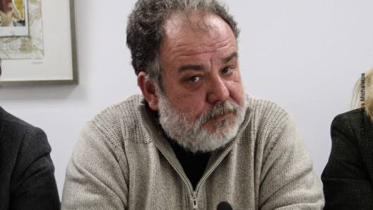 «Κάποιοι ζουν εντελώς στον κόσμο τους» 12 «Κάποιοι ζουν εντελώς στον κόσμο τους»