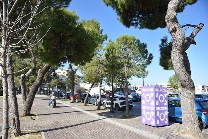 Πάτρα: Πάνω από 300 τόνοι ρούχων και υποδημάτων στους μοβ κάδους για ανακύκλωση ΦΩΤΟ