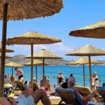 Καβγάς στη Βουλιαγμένη: «Κακιά στιγμή» λέει ο 76χρονος – Τι υποστηρίζει για τη συμπλοκή στην παραλία 1 Καβγάς στη Βουλιαγμένη: «Κακιά στιγμή» λέει ο 76χρονος – Τι υποστηρίζει για τη συμπλοκή στην παραλία