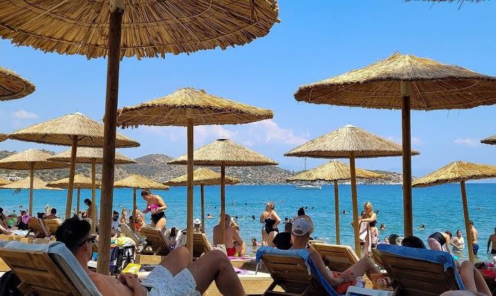 Καβγάς στη Βουλιαγμένη: «Κακιά στιγμή» λέει ο 76χρονος – Τι υποστηρίζει για τη συμπλοκή στην παραλία