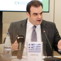 Πιερρακάκη σε συνέντευξη, δείχνει τα νέα μέτρα για την κοίνωση