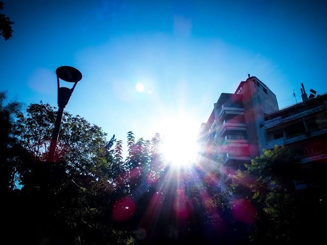 Ουρανοί με λίγες νεφώσεις πάνω στην Αχαΐα