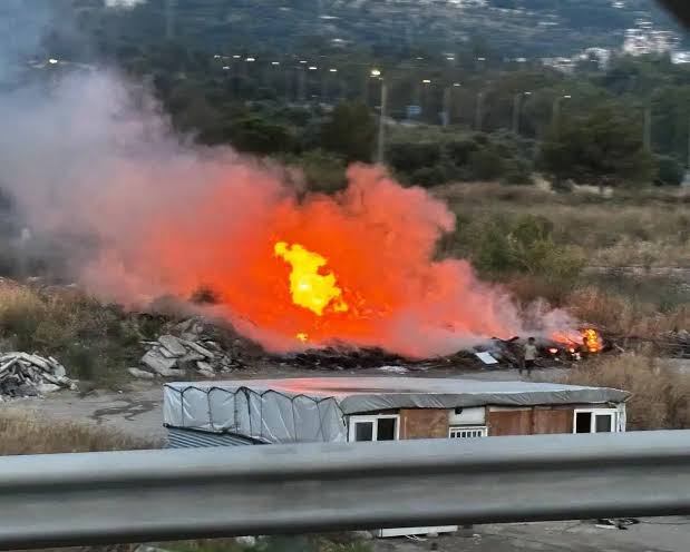 Ριγανόκαμπος: Νέα φωτιά στον καταυλισμό Ρομά με επεισόδια 4 Φωτιά σε κατάστημα στο Ριγανόκαμπο, με καπνό και πυροσβεστικά οχήμ…