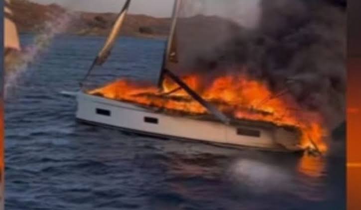 Πυρκαγιά σε πλοίο με 25 επιβάτες