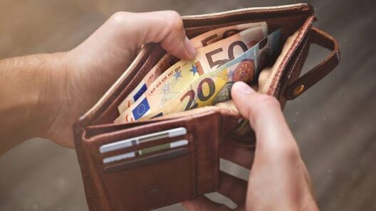 Πάτρα: Μέσα στην αγορά άρπαξε πορτοφόλι από πεζό 12 Πάτρα: Μέσα στην αγορά άρπαξε πορτοφόλι από πεζό