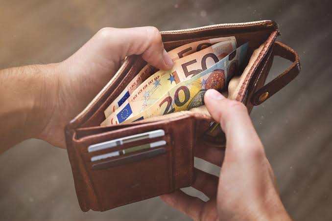 Πάτρα: Μέσα στην αγορά άρπαξε πορτοφόλι από πεζό
