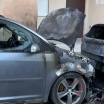 Πάτρα: Στην μακρά λίστα 40 «εμπρησμών» δύο ακόμα καμένα οχήματα στο Ψαροφάι ΦΩΤΟ 1 Πάτρα: Στην μακρά λίστα 40 «εμπρησμών» δύο ακόμα καμένα οχήματα στο Ψαροφάι ΦΩΤΟ