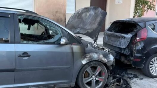 Πάτρα: Στην μακρά λίστα 40 «εμπρησμών» δύο ακόμα καμένα οχήματα στο Ψαροφάι ΦΩΤΟ