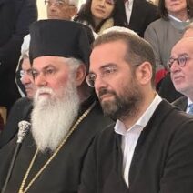 Ευχαριστίες του Μητροπολίτη Ιερωνύμου προς τον Περιφερειάρχη Νεκτάριο Φαρμάκη για την Μονή Μακελλαριάς 2 Ο Μητροπολίτης Ιερώνυμος και ο Περιφερειάρχης Νεκτάριος Φαρμάκης …