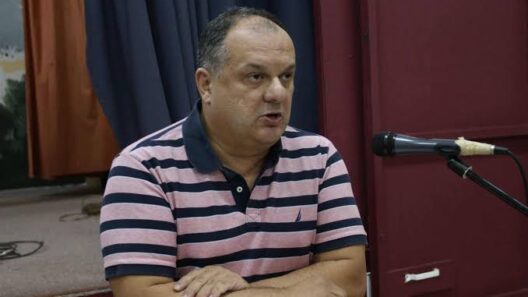 «Το ναυάγιο των συμπτύξεων τάξεων στην Αχαΐα» 13 Σκηνή ναυαγίου στην Αχαΐα με βυθισμένα πλοία και διασώστες