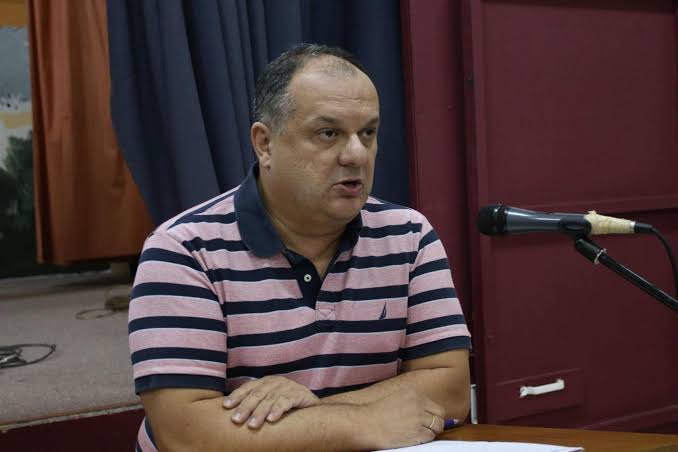 Διάγραμμα που παρουσιάζει την εκπαιδευτική πλατφόρμα και τα κριτή…
