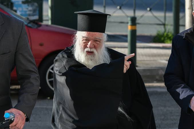 Αίγιο: Ανακλήθηκε η τιμητική διάκριση του «Χρυσού Σταυρού» στον πρώην Μητροπολίτη Αμβρόσιο