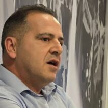 «Το 1% του Αλέξη και η λάμπα της πολυκατοικίας»