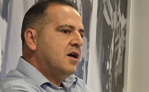 «Το 1% του Αλέξη και η λάμπα της πολυκατοικίας»