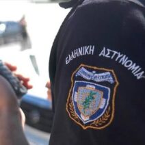 Βάρδα: Δεν σταμάτησε σε σήμα αστυνομικών και τον «μάζεψαν» 3 Βάρδα: Δεν σταμάτησε σε σήμα αστυνομικών και τον «μάζεψαν»