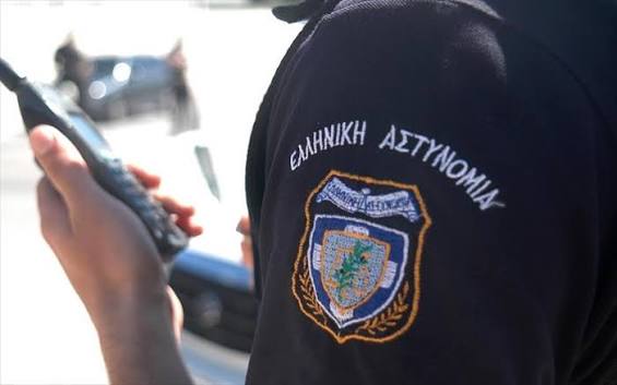 Βάρδα: Δεν σταμάτησε σε σήμα αστυνομικών και τον «μάζεψαν»