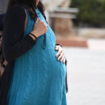 Φωτογραφία από το Βόλο με τη 22χρονη έγκυο γυναίκα μετά την επίθεση