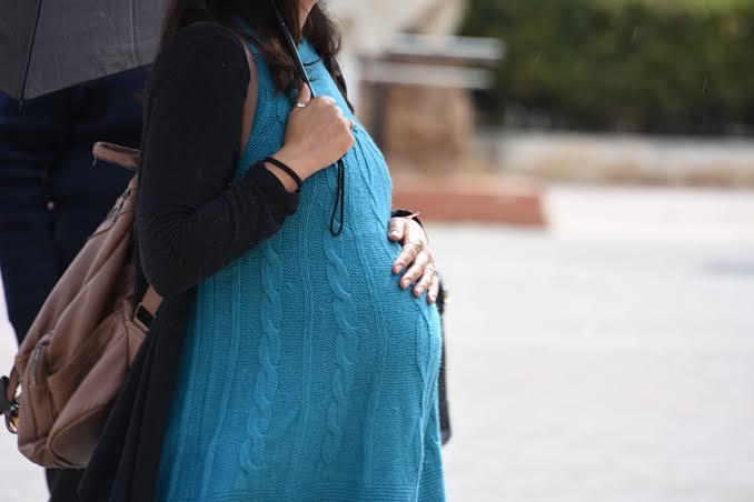 Φωτογραφία από το Βόλο με τη 22χρονη έγκυο γυναίκα μετά την επίθεση