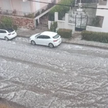Αγρίνιο: Έντονη χαλαζόπτωση έπληξε το κέντρο ΒΙΝΤΕΟ - ΦΩΤΟ