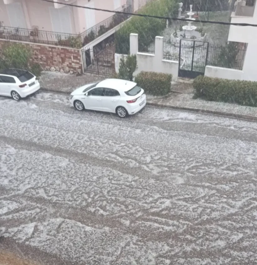Αγρίνιο: Έντονη χαλαζόπτωση έπληξε το κέντρο ΒΙΝΤΕΟ - ΦΩΤΟ