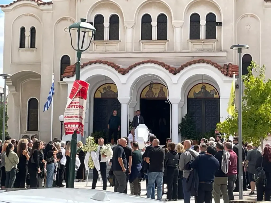 Ηγουμενίτσα: Θλίψη στη κηδεία της Πηνελόπης που δολοφονήθηκε από τον πρώην σύντροφό της ΦΩΤΟ ΒΙΝΤΕΟ