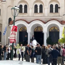 Ηγουμενίτσα: Θλίψη στη κηδεία της Πηνελόπης που δολοφονήθηκε από τον πρώην σύντροφό της ΦΩΤΟ ΒΙΝΤΕΟ