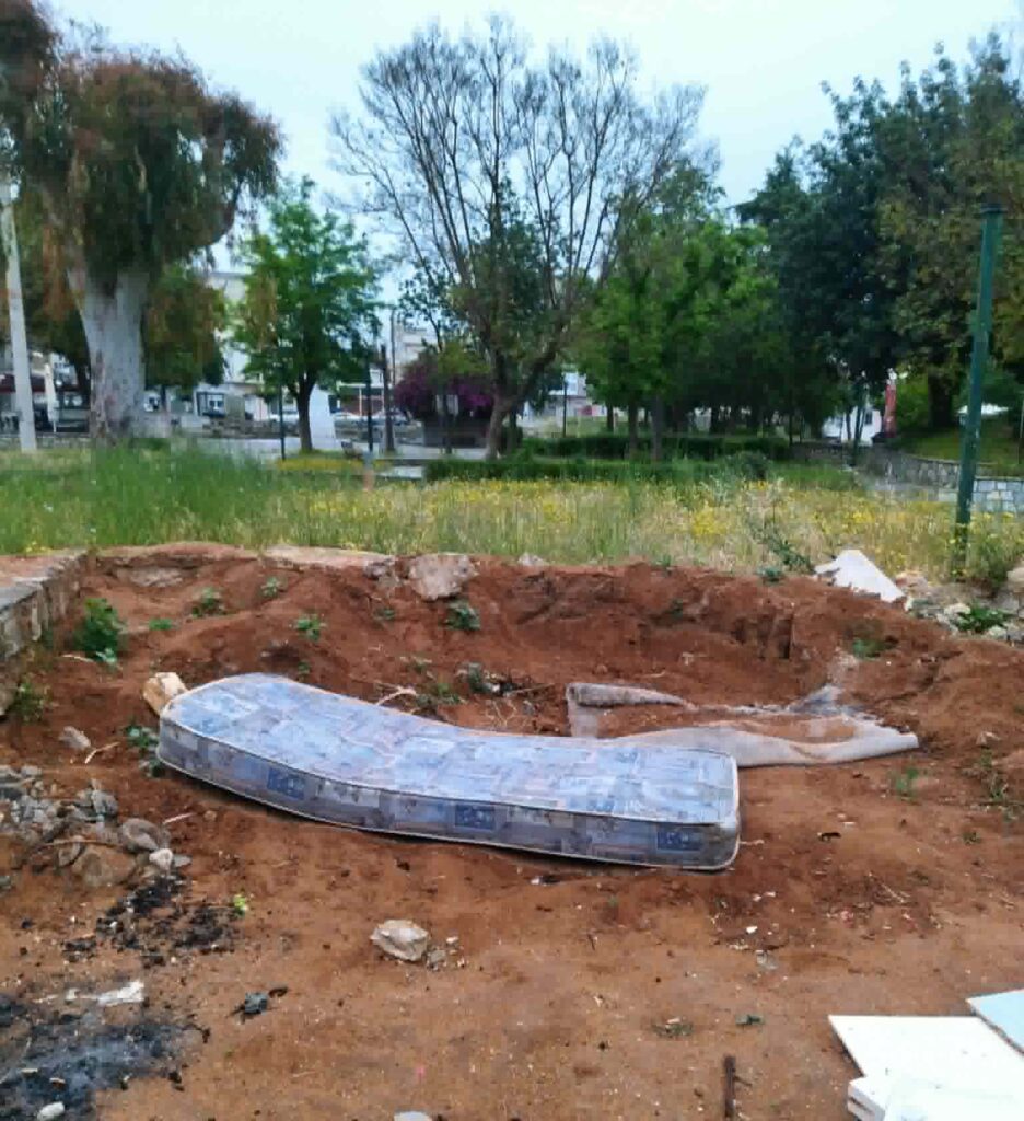 Πάτρα: Η Πλατεία Ελευθερίας σε κατάσταση εγκατάλειψης – Σκουπίδια και καταγγελίες για παραβατικότητα ΦΩΤΟ